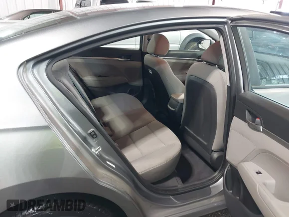 ✅ 2019 Hyundai Elantra SE • VIN: KMHD74LF9KU792497 • Lot: 44524582. Wystawiony na IAAI z przebiegiem 53 939 mil. Bezpłatny archiwum sprzedaży aukcyjnych z USA i szczegółowy raport historii pojazdu na DreamBid. Zdjęcie 8.