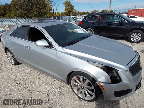 ✅ 2013 Cadillac ATS Luxury • VIN: 1G6AB5S36D0133082 • Lot: 43584701. Wystawiony na IAAI z przebiegiem 102 177 mil. Bezpłatny archiwum sprzedaży aukcyjnych z USA i szczegółowy raport historii pojazdu na DreamBid. Zdjęcie 1.