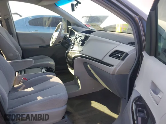 ✅ 2013 Toyota Sienna LE • VIN: 5TDKK3DC9DS320316 • Lot: 44106544. Wystawiony na IAAI z przebiegiem 214 560 mil. Bezpłatny archiwum sprzedaży aukcyjnych z USA i szczegółowy raport historii pojazdu na DreamBid. Zdjęcie 5.