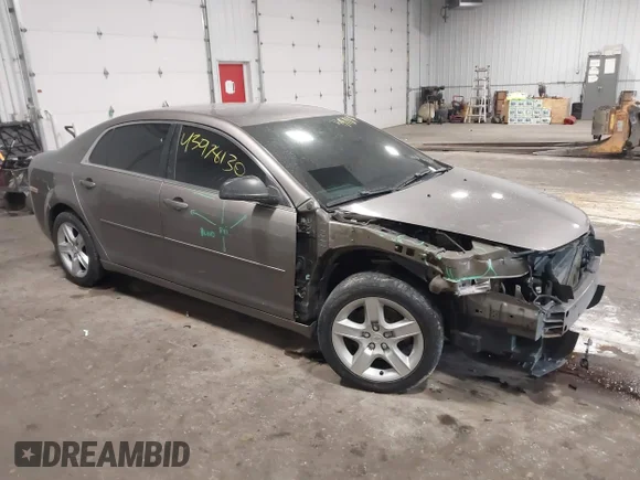 ✅ 2011 Chevrolet Malibu 1LS • VIN: 1G1ZB5E17BF250330 • Lot: 43978130. Wystawiony na IAAI z przebiegiem 100 251 mil. Bezpłatny archiwum sprzedaży aukcyjnych z USA i szczegółowy raport historii pojazdu na DreamBid. Zdjęcie 1.