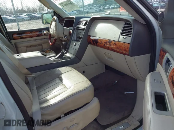 ✅ 2004 Lincoln Navigator Luxury • VIN: 5LMFU28R84LJ40131 • Лот: 44054004. Опубліковано раніше на IAAI з пробігом 294 656 миль. Безкоштовний доступ до архіву аукціонних продажів зі США та докладний звіт про історію автомобіля на DreamBid. Зображення 5.
