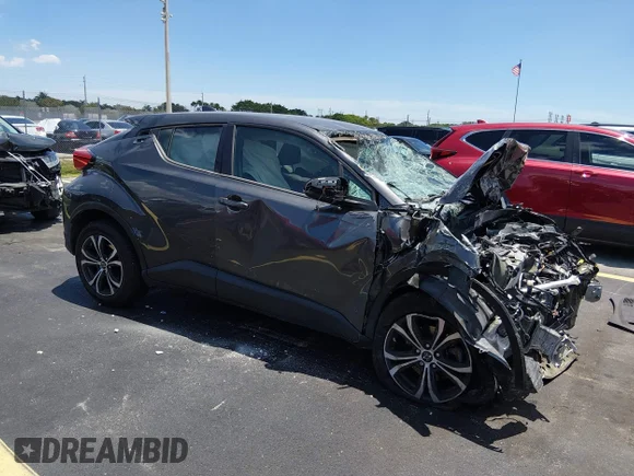 ✅ 2019 Toyota C-HR XLE • VIN: NMTKHMBX5KR100824 • Lot: 45133515. Wystawiony na IAAI z przebiegiem Nie podano. Bezpłatny archiwum sprzedaży aukcyjnych z USA i szczegółowy raport historii pojazdu na DreamBid. Zdjęcie 1.