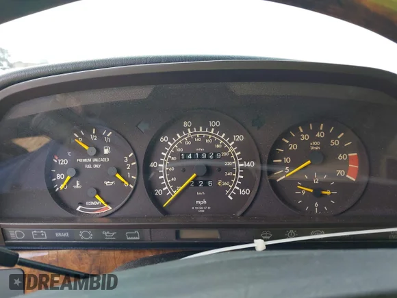✅ 1991 Mercedes-Benz 560 • VIN: WDBCA39E5MA602658 • Lot: 44995773. Wystawiony na IAAI z przebiegiem 141 929 mil. Bezpłatny archiwum sprzedaży aukcyjnych z USA i szczegółowy raport historii pojazdu na DreamBid. Zdjęcie 7.