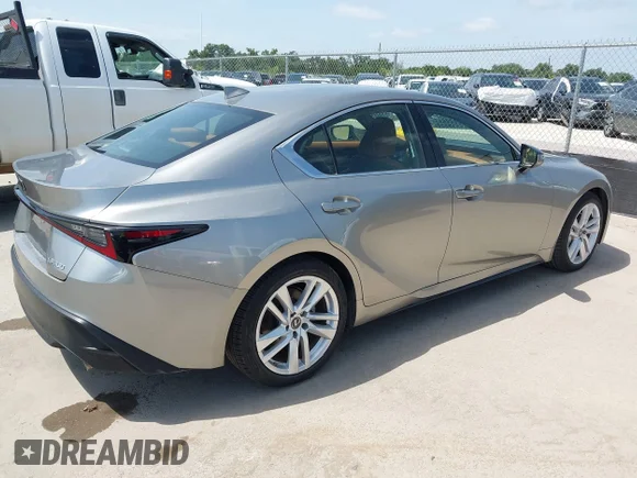 ✅ 2021 Lexus IS 300 • VIN: JTHAA1D26M5109346 • Лот: 45479418. Опубліковано раніше на IAAI з пробігом 50 597 миль. Безкоштовний доступ до архіву аукціонних продажів зі США та докладний звіт про історію автомобіля на DreamBid. Зображення 4.