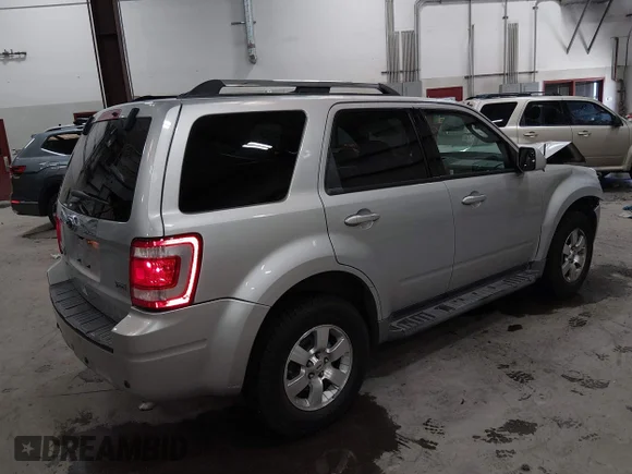 ✅ 2011 Ford Escape Limited • VIN: 1FMCU9EG7BKA82226 • Lot: 45342474. Wystawiony na IAAI z przebiegiem 156 506 mil. Bezpłatny archiwum sprzedaży aukcyjnych z USA i szczegółowy raport historii pojazdu na DreamBid. Zdjęcie 4.