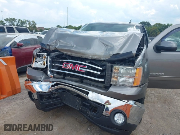 ✅ 2013 GMC Sierra 1500 SLT • VIN: 1GTR2WE72DZ237018 • Lot: 43153413. Wystawiony na IAAI z przebiegiem 241 250 mil. Bezpłatny archiwum sprzedaży aukcyjnych z USA i szczegółowy raport historii pojazdu na DreamBid. Zdjęcie 6.
