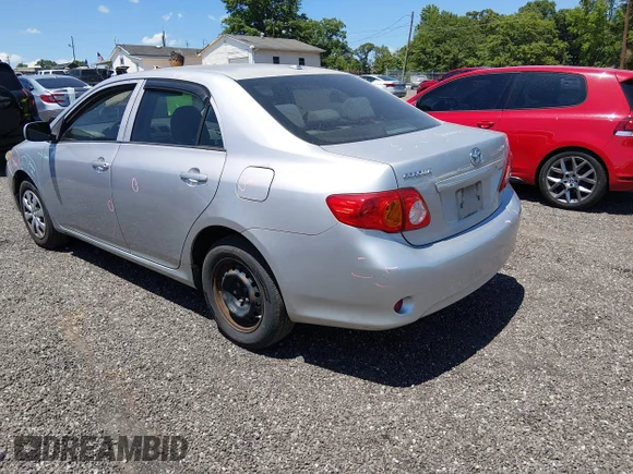 ✅ 2010 Toyota Corolla LE • VIN: 2T1BU4EEXAC303139 • Lot: 45143179. Wystawiony na IAAI z przebiegiem 234 399 mil. Bezpłatny archiwum sprzedaży aukcyjnych z USA i szczegółowy raport historii pojazdu na DreamBid. Zdjęcie 3.