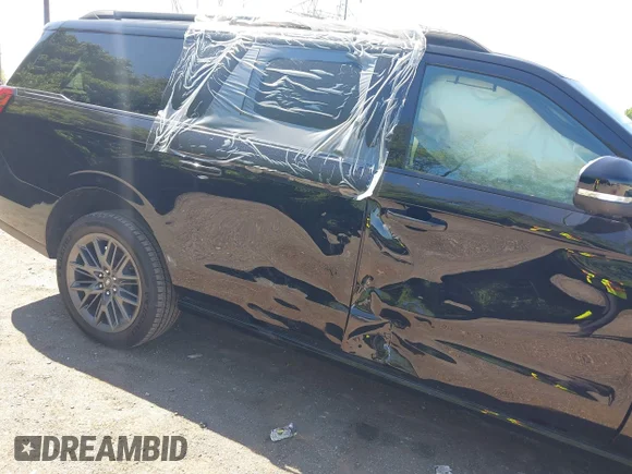 ✅ 2025 Ford Expedition Max Platinum • VIN: 1FMJK1MGXSEA68898 • Лот: 44884604. Опубліковано раніше на IAAI з пробігом 6 097 миль. Безкоштовний доступ до архіву аукціонних продажів зі США та докладний звіт про історію автомобіля на DreamBid. Зображення 6.