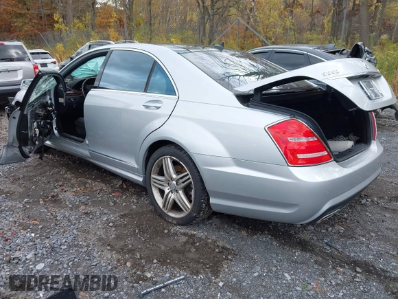 ✅ 2013 Mercedes-Benz S 550 • VIN: WDDNG9EB5DA532169 • Lot: 43500526. Wystawiony na IAAI z przebiegiem 103 311 mil. Bezpłatny archiwum sprzedaży aukcyjnych z USA i szczegółowy raport historii pojazdu na DreamBid. Zdjęcie 3.