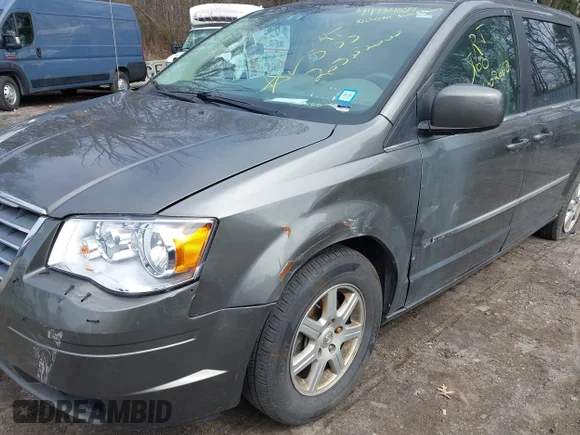 ✅ 2010 Chrysler Town & Country Touring • VIN: 2A4RR5D16AR217535 • Lot: 44734027. Wystawiony na IAAI z przebiegiem Nie podano. Bezpłatny archiwum sprzedaży aukcyjnych z USA i szczegółowy raport historii pojazdu na DreamBid. Zdjęcie 6.