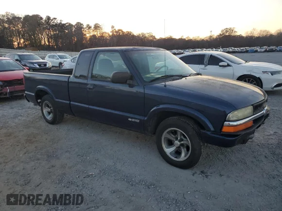 ✅ 2003 Chevrolet S-10 LS • VIN: 1GCCS19XX38166755 • Lot: 83086884. Wystawiony na Copart z przebiegiem 174 769 mil. Bezpłatny archiwum sprzedaży aukcyjnych z USA i szczegółowy raport historii pojazdu na DreamBid. Zdjęcie 4.