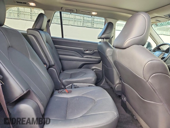 ✅ 2024 Toyota Highlander XLE • VIN: 5TDAAAB52RS027839 • Lot: 75681925. Wystawiony na Copart z przebiegiem 30 015 mil. Bezpłatny archiwum sprzedaży aukcyjnych z USA i szczegółowy raport historii pojazdu na DreamBid. Zdjęcie 11.
