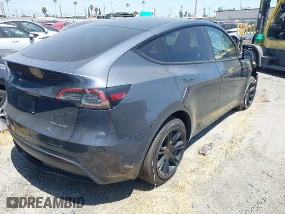 ✅ 2022 Tesla Model Y Long Range • VIN: 7SAYGDEE9NA020010 • Lot: 45448515. Wystawiony na IAAI z przebiegiem 43 669 mil. Bezpłatny archiwum sprzedaży aukcyjnych z USA i szczegółowy raport historii pojazdu na DreamBid. Zdjęcie 4.