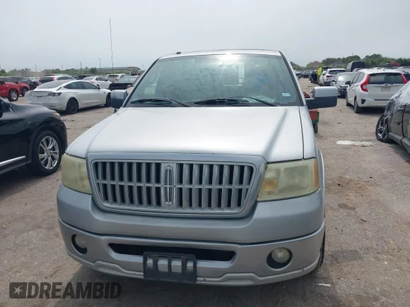 ✅ 2008 Lincoln Mark LT • VIN: 5LTPW16558FJ04320 • Lot: 45071823. Wystawiony na IAAI z przebiegiem 147 041 mil. Bezpłatny archiwum sprzedaży aukcyjnych z USA i szczegółowy raport historii pojazdu na DreamBid. Zdjęcie 6.