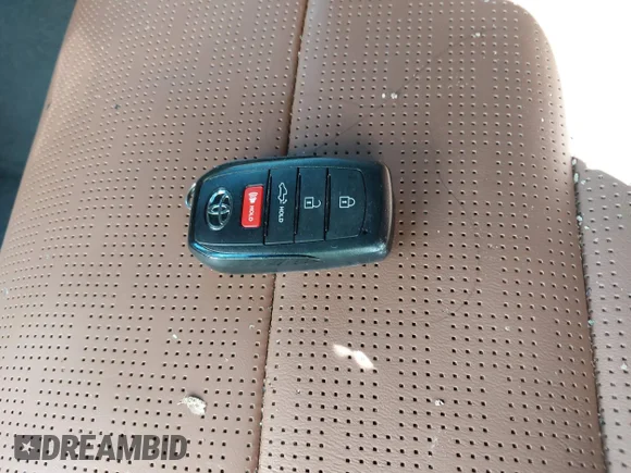 ✅ 2025 Toyota Tundra 1794 Edition • VIN: 5TFMC5DB8SX106983 • Lot: 43166770. Wystawiony na IAAI z przebiegiem 2 596 mil. Bezpłatny archiwum sprzedaży aukcyjnych z USA i szczegółowy raport historii pojazdu na DreamBid. Zdjęcie 11.