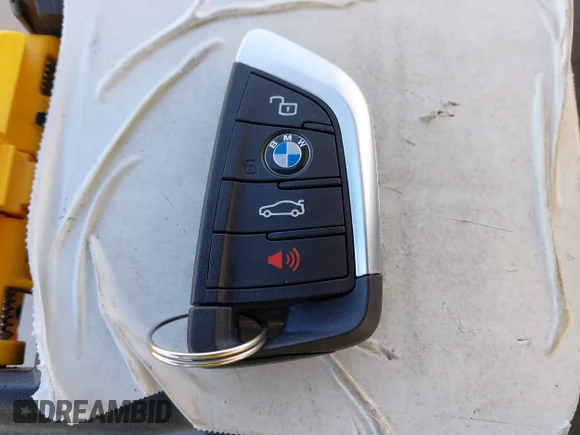 ✅ 2024 BMW i4 xDrive40 • VIN: WBY83FB08RFR94660 • Lot: 42397290. Wystawiony na IAAI z przebiegiem 15 505 mil. Bezpłatny archiwum sprzedaży aukcyjnych z USA i szczegółowy raport historii pojazdu na DreamBid. Zdjęcie 11.