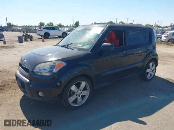 ✅ 2010 Kia Soul + • VIN: KNDJT2A29A7101201 • Lot: 43294631. Wystawiony na IAAI z przebiegiem 217 445 mil. Bezpłatny archiwum sprzedaży aukcyjnych z USA i szczegółowy raport historii pojazdu na DreamBid. Zdjęcie 2.