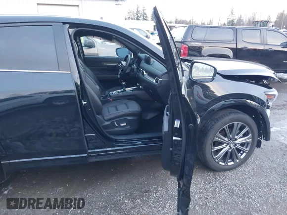 ✅ 2025 Mazda CX-5 Signature • VIN: JM3KFBXY1S0575832 • Lot: 44084275. Wystawiony na IAAI z przebiegiem 9 119 mil. Bezpłatny archiwum sprzedaży aukcyjnych z USA i szczegółowy raport historii pojazdu na DreamBid. Zdjęcie 5.