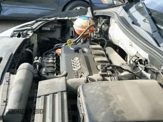 ✅ 2015 Audi Q3 Prestige • VIN: WA1GFCFS0FR014244 • Lot: 41933937. Wystawiony na IAAI z przebiegiem 183 882 mil. Bezpłatny archiwum sprzedaży aukcyjnych z USA i szczegółowy raport historii pojazdu na DreamBid. Zdjęcie 19.