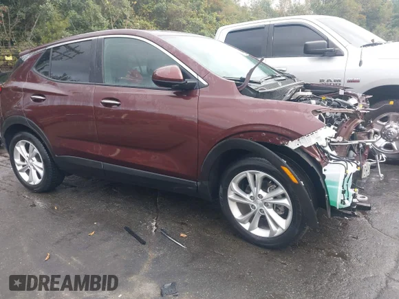 ✅ 2023 Buick Encore GX Preferred • VIN: KL4MMBS27PB083421 • Lot: 43398181. Wystawiony na IAAI z przebiegiem 7 194 mil. Bezpłatny archiwum sprzedaży aukcyjnych z USA i szczegółowy raport historii pojazdu na DreamBid. Zdjęcie 1.