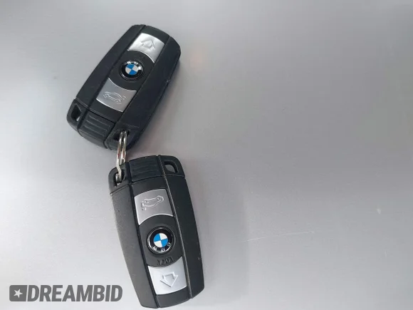 ✅ 2009 BMW 1 Series 128i • VIN: WBAUP73579VK76444 • Лот: 45448572. Опубліковано раніше на IAAI з пробігом 130 261 миль. Безкоштовний доступ до архіву аукціонних продажів зі США та докладний звіт про історію автомобіля на DreamBid. Зображення 11.
