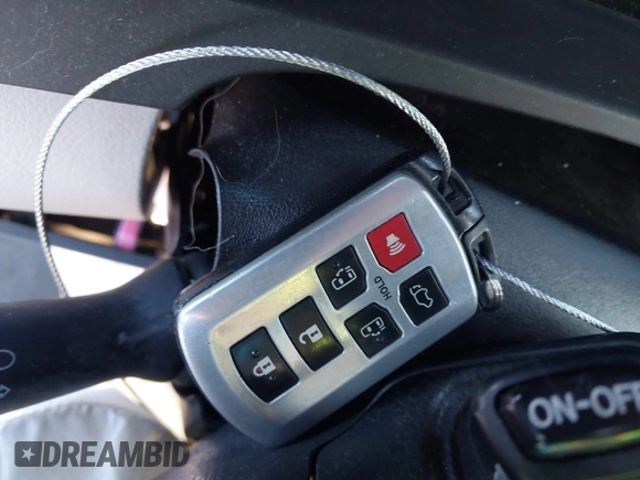 ✅ 2018 Toyota Sienna XLE • VIN: 5TDDZ3DC2JS193635 • Lot: 43797730. Wystawiony na IAAI z przebiegiem 125 727 mil. Bezpłatny archiwum sprzedaży aukcyjnych z USA i szczegółowy raport historii pojazdu na DreamBid. Zdjęcie 11.