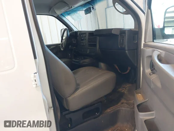 ✅ 2015 Chevrolet Express 2500 • VIN: 1GCWGGCG8F1114760 • Lot: 40206834. Wystawiony na IAAI z przebiegiem 161 927 mil. Bezpłatny archiwum sprzedaży aukcyjnych z USA i szczegółowy raport historii pojazdu na DreamBid. Zdjęcie 5.