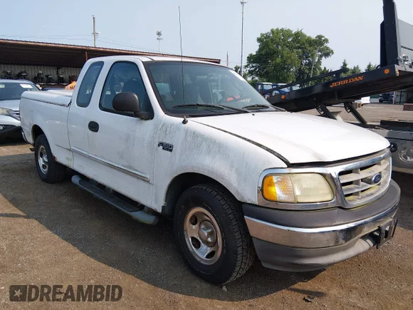 ✅ 2003 Ford F-150 XL • VIN: 1FTRX17223NB96126 • Lot: 45511473. Wystawiony na IAAI z przebiegiem 130 779 mil. Bezpłatny archiwum sprzedaży aukcyjnych z USA i szczegółowy raport historii pojazdu na DreamBid. Zdjęcie 1.