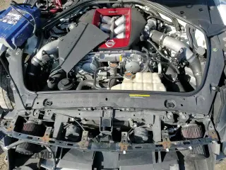 ✅ 2018 Nissan GT-R Premium • VIN: JN1AR5EF9JM710421 • Lot: 84895244. Wystawiony na Copart z przebiegiem 27 217 mil. Bezpłatny archiwum sprzedaży aukcyjnych z USA i szczegółowy raport historii pojazdu na DreamBid. Zdjęcie 13.