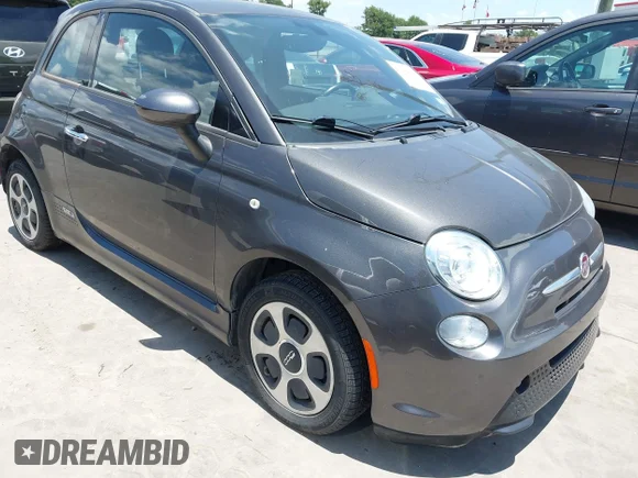 ✅ 2016 FIAT 500e • VIN: 3C3CFFGE7GT122081 • Lot: 42684051. Wystawiony na IAAI z przebiegiem Nie podano. Bezpłatny archiwum sprzedaży aukcyjnych z USA i szczegółowy raport historii pojazdu na DreamBid. Zdjęcie 1.