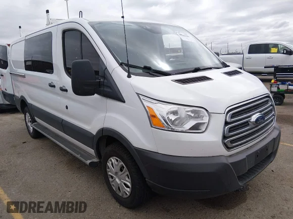 ✅ 2018 Ford Transit • VIN: 1FTYR1YM1JKB32793 • Lot: 44946698. Wystawiony na IAAI z przebiegiem 95 724 mil. Bezpłatny archiwum sprzedaży aukcyjnych z USA i szczegółowy raport historii pojazdu na DreamBid. Zdjęcie 1.