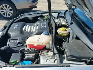 ✅ 1998 Audi A4 • VIN: WAUGD28DXWA173627 • Lot: 42612533. Wystawiony na IAAI z przebiegiem 254 621 mil. Bezpłatny archiwum sprzedaży aukcyjnych z USA i szczegółowy raport historii pojazdu na DreamBid. Zdjęcie 12.