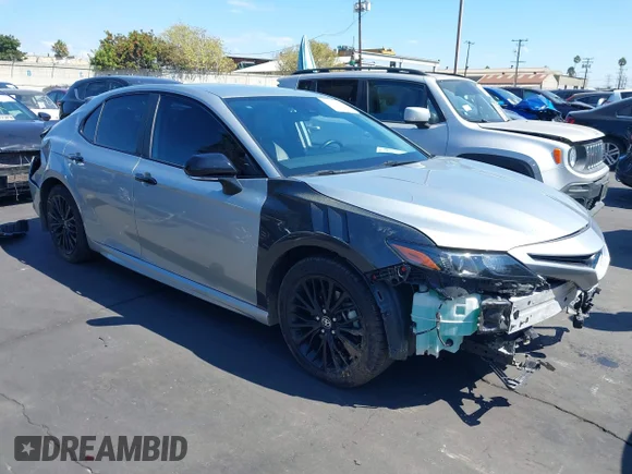 ✅ 2022 Toyota Camry Hybrid SE • VIN: 4T1G31AK8NU032864 • Lot: 43305341. Wystawiony na IAAI z przebiegiem 70 794 mil. Bezpłatny archiwum sprzedaży aukcyjnych z USA i szczegółowy raport historii pojazdu na DreamBid. Zdjęcie 1.