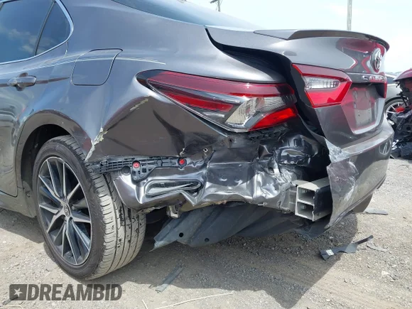 ✅ 2021 Toyota Camry SE • VIN: 4T1G11AK6MU582178 • Lot: 45016141. Wystawiony na IAAI z przebiegiem 56 541 mil. Bezpłatny archiwum sprzedaży aukcyjnych z USA i szczegółowy raport historii pojazdu na DreamBid. Zdjęcie 6.