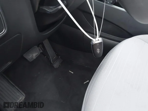 ✅ 2024 Hyundai Santa Cruz SEL • VIN: 5NTJCDAE9RH082826 • Lot: 45139052. Wystawiony na IAAI z przebiegiem 22 378 mil. Bezpłatny archiwum sprzedaży aukcyjnych z USA i szczegółowy raport historii pojazdu na DreamBid. Zdjęcie 11.