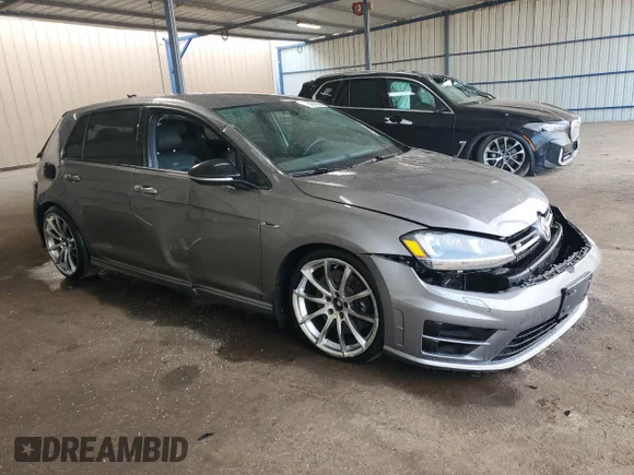 ✅ 2017 Volkswagen Golf R • VIN: WVWVF7AU8HW043024 • Lot: 67323625. Wystawiony na Copart z przebiegiem 57 423 mil. Bezpłatny archiwum sprzedaży aukcyjnych z USA i szczegółowy raport historii pojazdu na DreamBid. Zdjęcie 4.