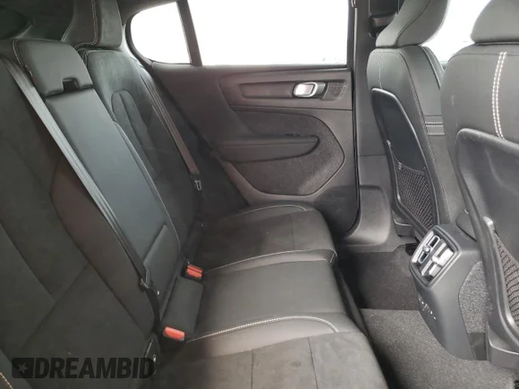 ✅ 2022 Volvo C40 Ultimate • VIN: YV4ED3GB5N2007036 • Lot: 47519903. Wystawiony na Copart z przebiegiem Nie podano. Bezpłatny archiwum sprzedaży aukcyjnych z USA i szczegółowy raport historii pojazdu na DreamBid. Zdjęcie 11.