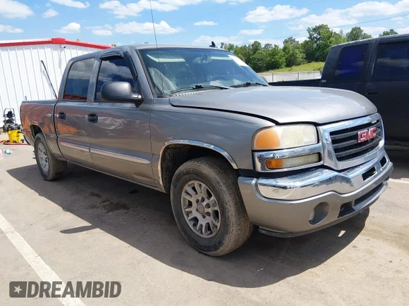 ✅ 2006 GMC Sierra 1500 SLE1 • VIN: 2GTEC13T161136286 • Lot: 45015610. Listed on IAAI with 346,486 mi. Free auction sales archive from the USA and detailed vehicle history report at DreamBid. Image 1.