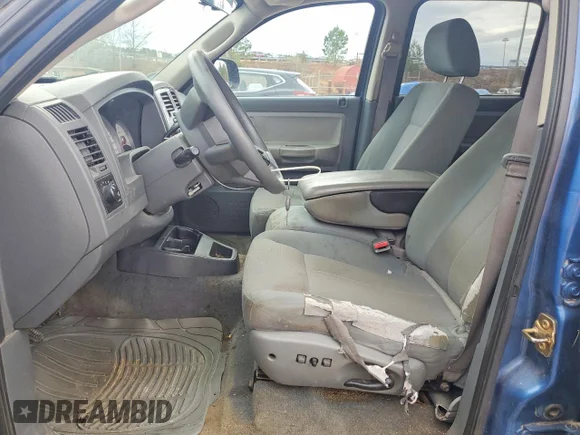 ✅ 2005 Dodge Dakota SLT • VIN: 1D7HE48NX5S138478 • Lot: 98965265. Wystawiony na Copart z przebiegiem 157 136 mil. Bezpłatny archiwum sprzedaży aukcyjnych z USA i szczegółowy raport historii pojazdu na DreamBid. Zdjęcie 7.