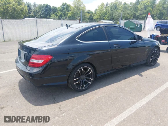 ✅ 2013 Mercedes-Benz C 250 • VIN: WDDGJ4HB0DG116374 • Лот: 45496367. Опубліковано раніше на IAAI з пробігом 196 131 миль. Безкоштовний доступ до архіву аукціонних продажів зі США та докладний звіт про історію автомобіля на DreamBid. Зображення 4.