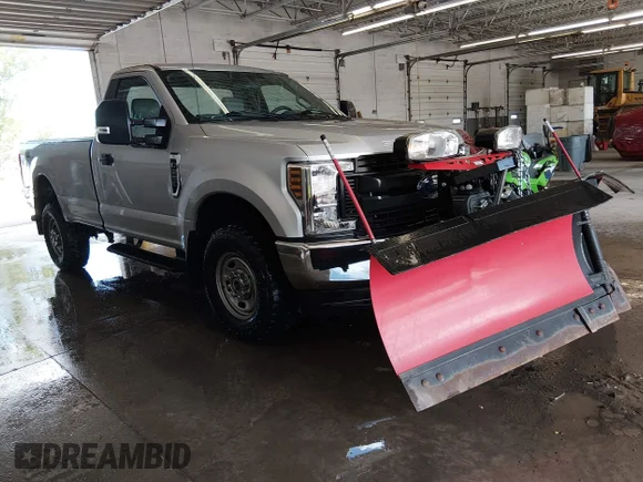 ✅ 2019 Ford F-250 XL • VIN: 1FTBF2B6XKED43747 • Лот: 45284016. Опубліковано раніше на IAAI з пробігом 12 122 миль. Безкоштовний доступ до архіву аукціонних продажів зі США та докладний звіт про історію автомобіля на DreamBid. Зображення 1.