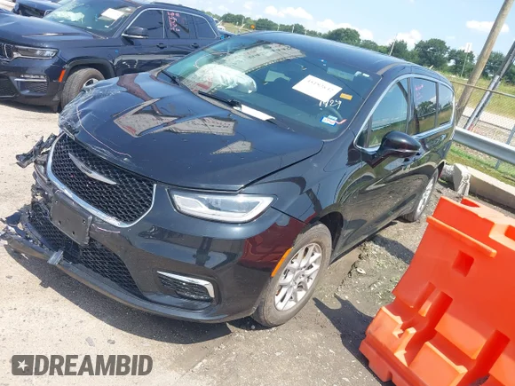 ✅ 2025 Chrysler Pacifica Select • VIN: 2C4RC1BG7SR530683 • Lot: 45183832. Listed on IAAI with 24,111 mi. Free auction sales archive from the USA and detailed vehicle history report at DreamBid. Image 17.