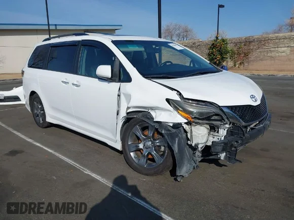 ✅ 2015 Toyota Sienna SE • VIN: 5TDXK3DC6FS627578 • Lot: 41568684. Wystawiony na IAAI z przebiegiem 124 138 mil. Bezpłatny archiwum sprzedaży aukcyjnych z USA i szczegółowy raport historii pojazdu na DreamBid. Zdjęcie 1.