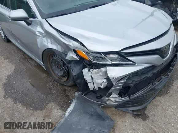 ✅ 2018 Toyota Camry LE • VIN: 4T1B11HK1JU041339 • Lot: 45383492. Wystawiony na IAAI z przebiegiem 80 823 mil. Bezpłatny archiwum sprzedaży aukcyjnych z USA i szczegółowy raport historii pojazdu na DreamBid. Zdjęcie 6.
