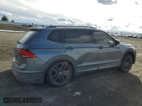 ✅ 2022 Volkswagen Tiguan SE R-Line Black • VIN: 3VV8B7AX5NM110629 • Лот: 48502793. Опубліковано раніше на Copart з пробігом 10 222 миль. Безкоштовний доступ до архіву аукціонних продажів зі США та докладний звіт про історію автомобіля на DreamBid. Зображення 3.