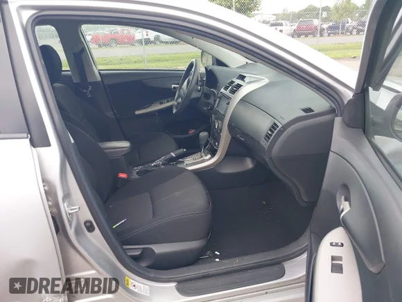 ✅ 2012 Toyota Corolla S • VIN: 2T1BU4EE9CC880537 • Lot: 45416776. Wystawiony na IAAI z przebiegiem 99 372 mil. Bezpłatny archiwum sprzedaży aukcyjnych z USA i szczegółowy raport historii pojazdu na DreamBid. Zdjęcie 5.