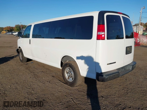 ✅ 2020 Chevrolet Express Passenger LT • VIN: 1GAZGPFGXL1213383 • Lot: 40589992. Wystawiony na IAAI z przebiegiem 101 672 mil. Bezpłatny archiwum sprzedaży aukcyjnych z USA i szczegółowy raport historii pojazdu na DreamBid. Zdjęcie 3.
