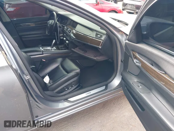 ✅ 2010 BMW 7 Series 750Li xDrive • VIN: WBAKC8C51ACY68317 • Lot: 42210033. Listed on IAAI with 124,765 mi. Free auction sales archive from the USA and detailed vehicle history report at DreamBid. Image 5.