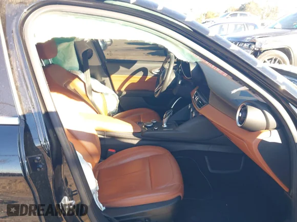 ✅ 2019 Alfa Romeo Giulia Ti Sport • VIN: ZARFANBN0K7602507 • Лот: 43984358. Опубліковано раніше на IAAI з пробігом 75 262 миль. Безкоштовний доступ до архіву аукціонних продажів зі США та докладний звіт про історію автомобіля на DreamBid. Зображення 5.