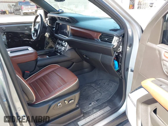 ✅ 2024 GMC Yukon XL Denali Ultimate • VIN: 1GKS2KKT4RR394136 • Lot: 43419825. Wystawiony na IAAI z przebiegiem 14 000 mil. Bezpłatny archiwum sprzedaży aukcyjnych z USA i szczegółowy raport historii pojazdu na DreamBid. Zdjęcie 5.